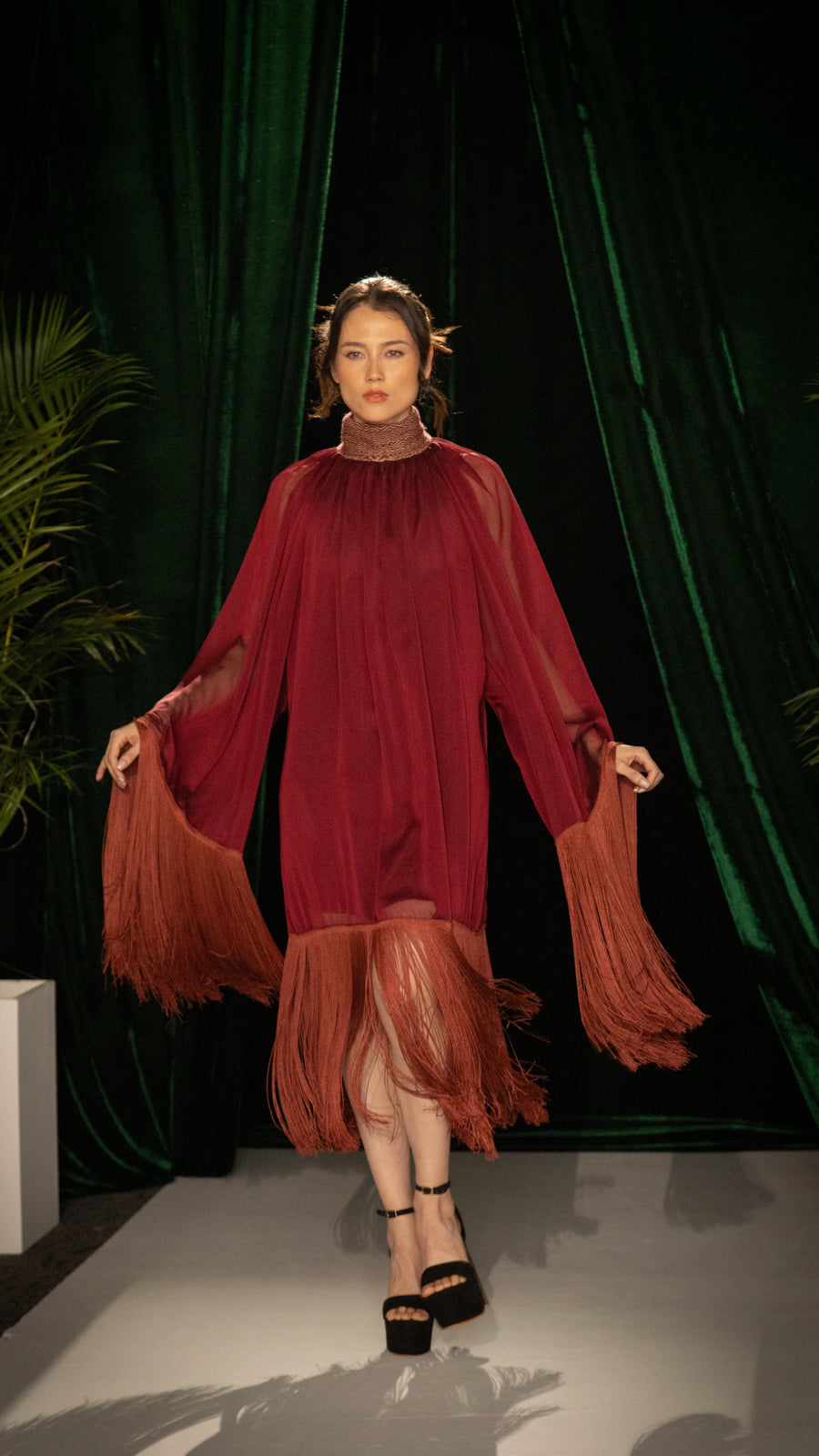 Modelo con VESTIDO RITUAL RHYTHM