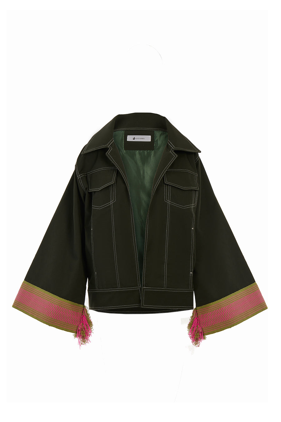 Modelo con Chaqueta Estela